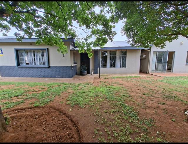 3 BEDROOM HOUSE FOR SALE IN THREE RIVERS
